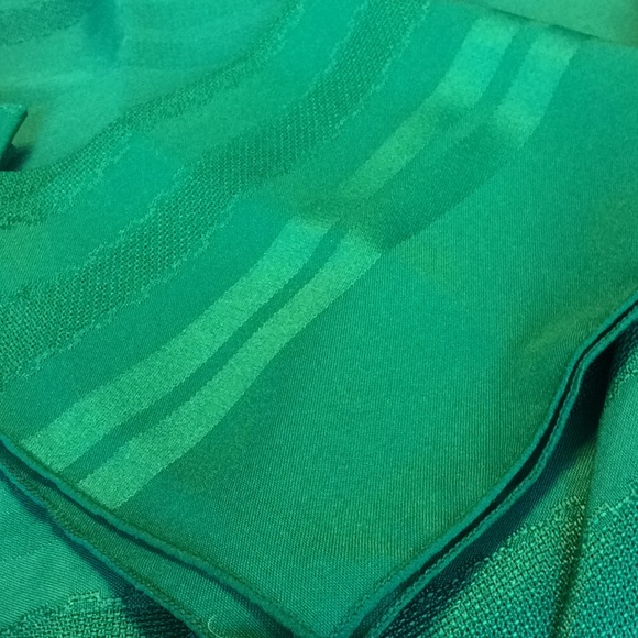 FINAL SALE PRICE 6 Pc Green Satin Finish Napkin Set - Picture 2 of 3